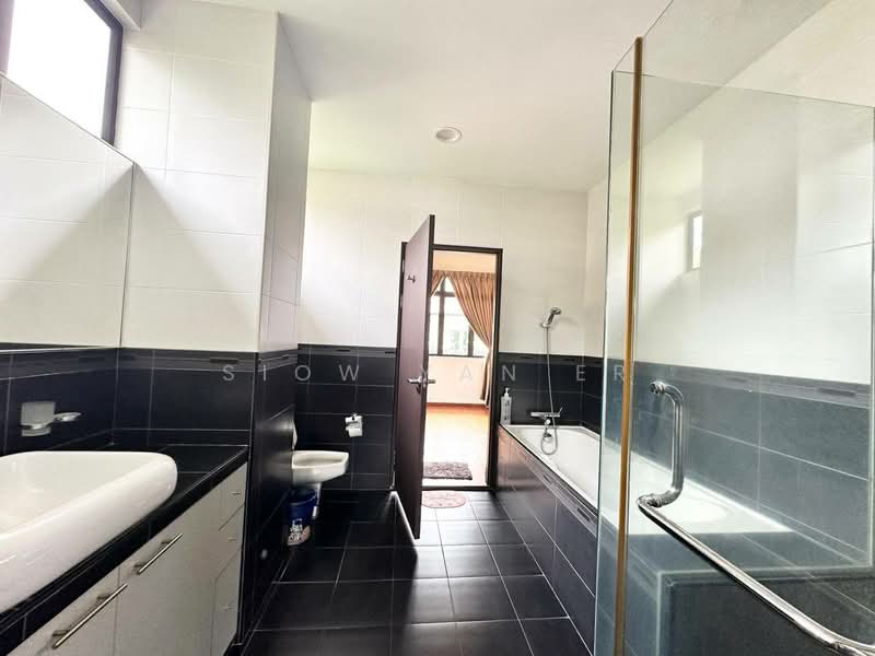 Rumah Banglo untuk Dijual di Bukit Kesenangan (Johor Bahru) - Siow Yan Er - Bathroom - PropertyGuru.com.my