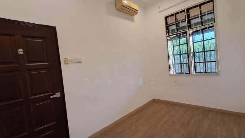 Rumah Berkembar untuk Dijual di Taman Emas (Klang) - Tom Lee - PropertyGuru.com.my