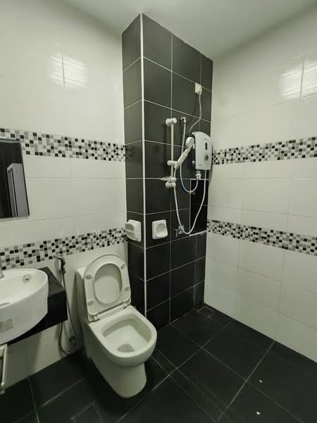 Service Residence for Rent at Sky View - Vincent Tea - Bathroom - PropertyGuru.com.my