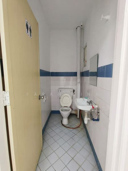 Kedai / Pejabat untuk Dijual di Kepong (Kuala Lumpur) - Farah Dina - Bathroom - PropertyGuru.com.my