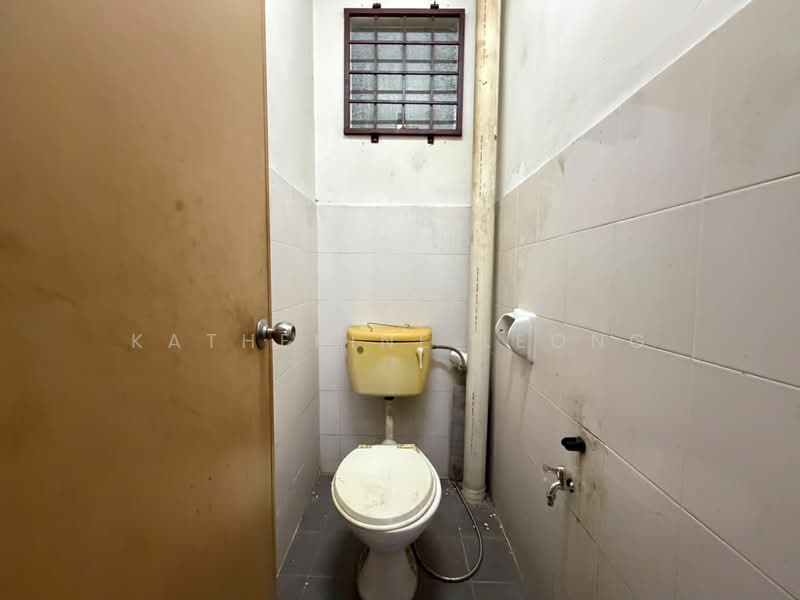 Shop for Sale in Rawang (Selangor) - Katherine Leong - Bathroom - PropertyGuru.com.my