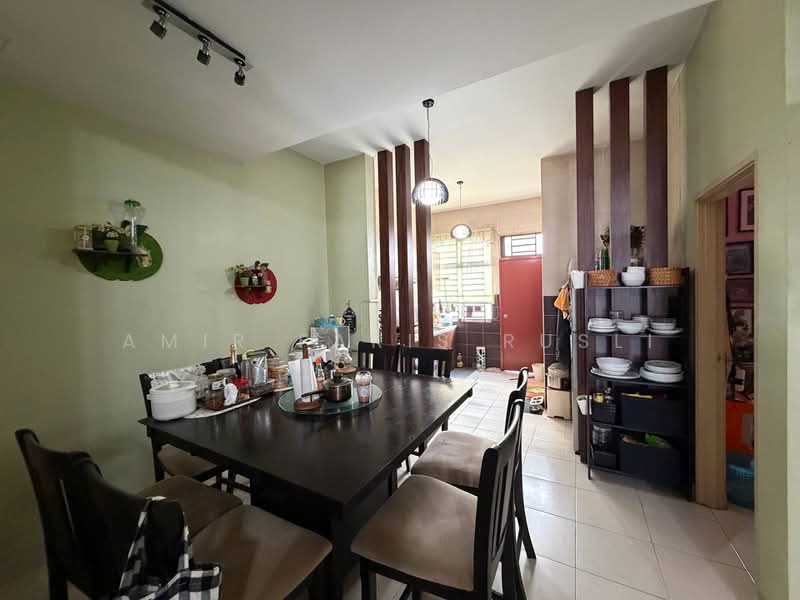 2-storey Terraced House for Sale in Taman Puteri Wangsa (Ulu Tiram) - Amir Faris Rusli - Dining Room - PropertyGuru.com.my