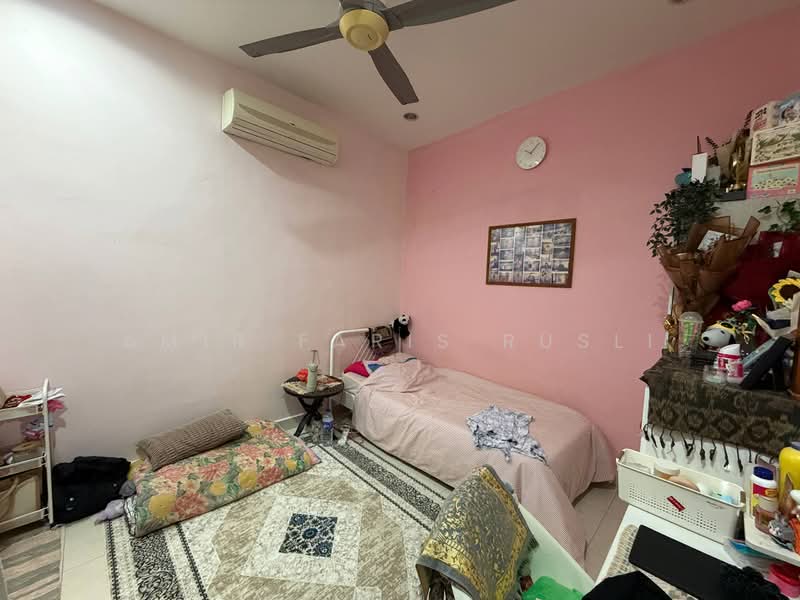 2-storey Terraced House for Sale in Taman Puteri Wangsa (Ulu Tiram) - Amir Faris Rusli - Bedroom - PropertyGuru.com.my