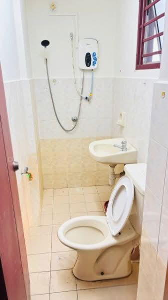 Pangsapuri untuk Dijual di Bayu Puteri 3 - Ong Lih Shyan - Bathroom - PropertyGuru.com.my