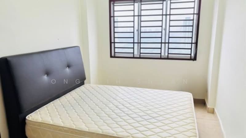 Pangsapuri untuk Dijual di Bayu Puteri 3 - Ong Lih Shyan - Bedroom - PropertyGuru.com.my