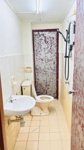 Pangsapuri untuk Dijual di Bayu Puteri 3 - Ong Lih Shyan - Bathroom - PropertyGuru.com.my