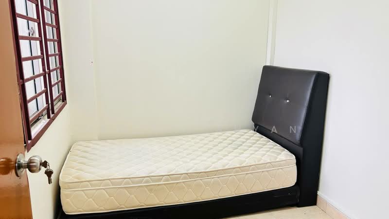 Pangsapuri untuk Dijual di Bayu Puteri 3 - Ong Lih Shyan - Bedroom - PropertyGuru.com.my