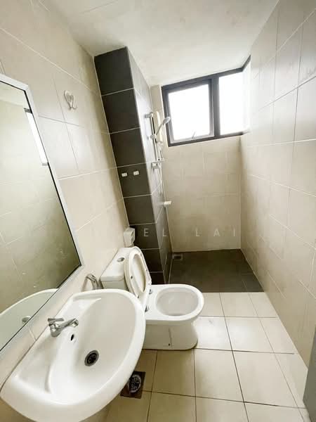 Servis Apartment untuk Disewa di Tiara Imperio Residence - Eiffel Lai - Bathroom - PropertyGuru.com.my