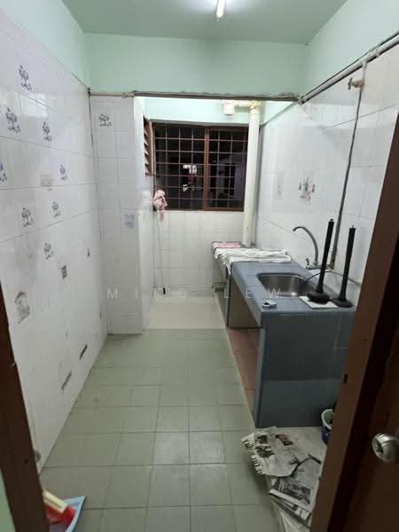 Rumah Flat untuk Disewa di Taman Sri Sentosa - Miko Lew - Kitchen - PropertyGuru.com.my