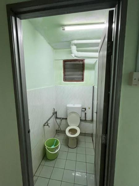 Rumah Flat untuk Disewa di Taman Sri Sentosa - Miko Lew - Bathroom - PropertyGuru.com.my