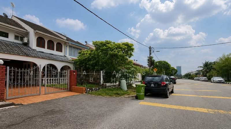 2-storey Terraced House for Sale in Taman Tun Dr Ismail (Kuala Lumpur) - Mohd Aizat Saiful Bahri - Exterior - PropertyGuru.com.my