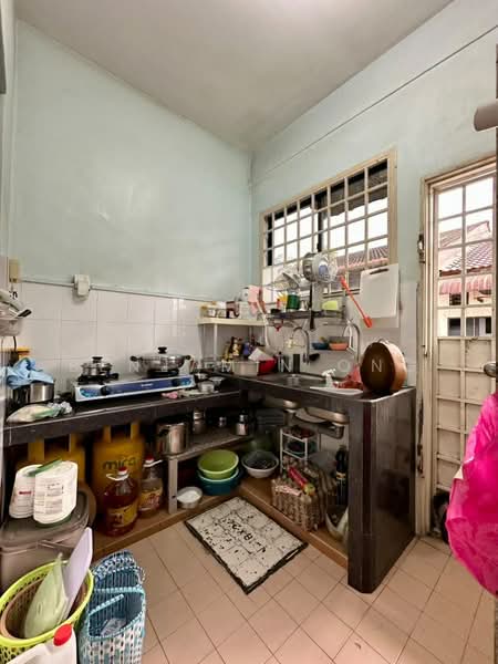 Rumah Teres untuk Dijual di Bandar Baru Permas Jaya (Permas Jaya) - Benjamin Ong - Kitchen - PropertyGuru.com.my