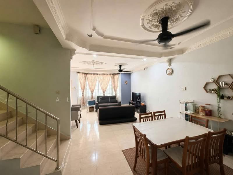 Rumah Teres 2-Tingkat untuk Dijual di Taman Pulai Utama (Skudai) - ALHAFIZ AZIS - Living Room - PropertyGuru.com.my