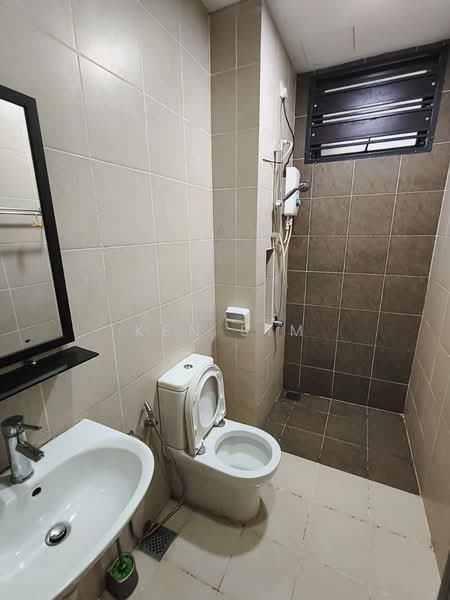 Kondominium untuk Disewa di PARC Regency (Residensi Masai) - Ken Sim - Bathroom - PropertyGuru.com.my