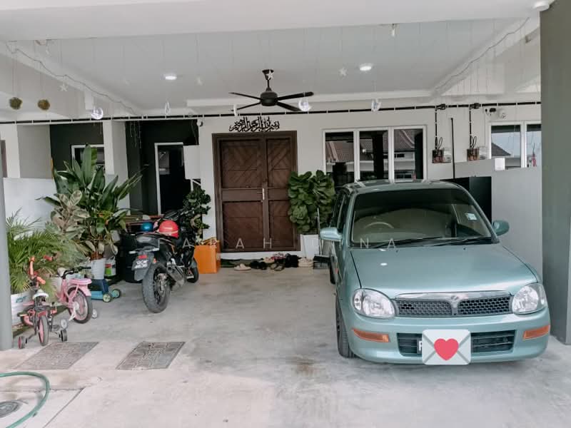 Rumah Teres untuk Dijual di Petaling Jaya (Selangor) - Farah Dina - Exterior - PropertyGuru.com.my