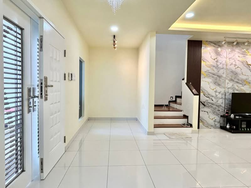 Rumah Teres 2 Tingkat untuk Dijual di Mutiara Rini (Skudai) - Christina Ang - Entrance - PropertyGuru.com.my