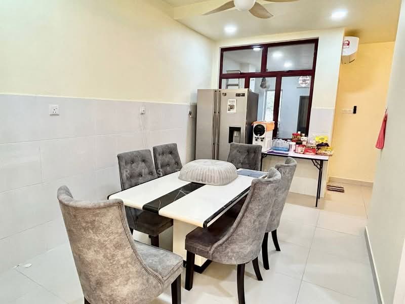 Rumah Teres 2 Tingkat untuk Dijual di Mutiara Rini (Skudai) - Christina Ang - Dining Room - PropertyGuru.com.my