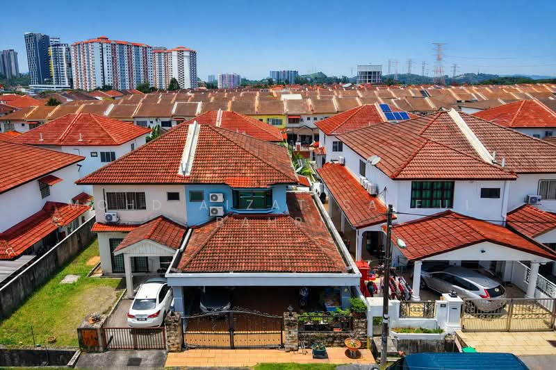 Semi-Detached House for Sale in Bandar Putra Permai (Seri Kembangan) - Mohd Aizat Saiful Bahri - Exterior - PropertyGuru.com.my