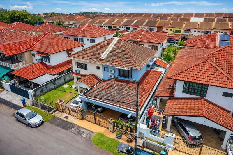 Semi-Detached House for Sale in Bandar Putra Permai (Seri Kembangan) - Mohd Aizat Saiful Bahri - Exterior - PropertyGuru.com.my