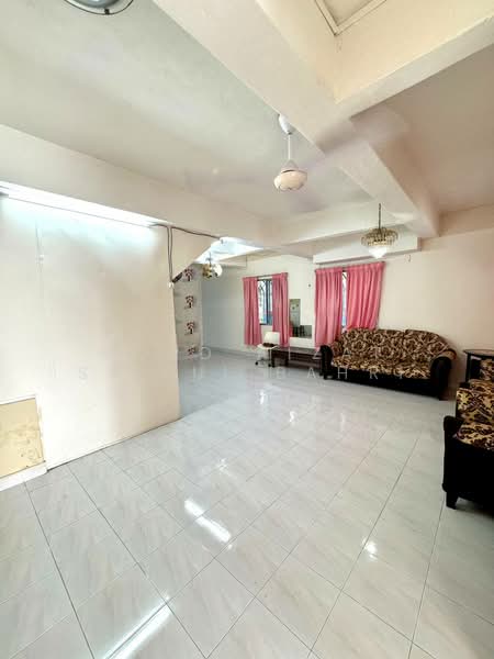 Rumah Teres 2 Tingkat untuk Dijual di Taman Permata (Ulu Kelang) - Mohd Aizat Saiful Bahri - Living Room - PropertyGuru.com.my