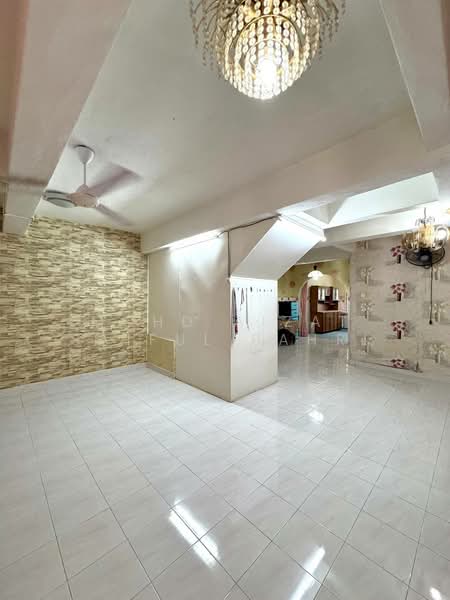 Rumah Teres 2 Tingkat untuk Dijual di Taman Permata (Ulu Kelang) - Mohd Aizat Saiful Bahri - Living Room - PropertyGuru.com.my
