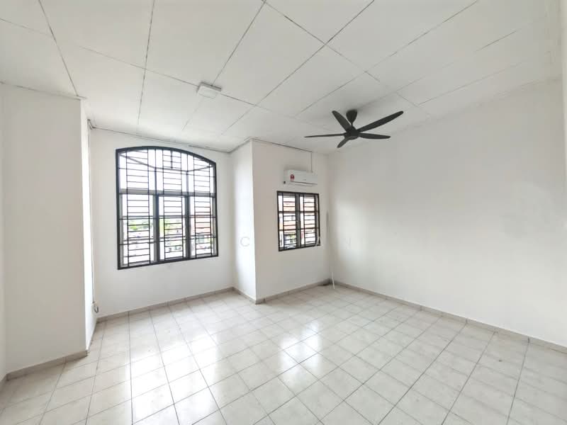 Rumah Teres untuk Disewa di Taman Desa Tebrau (Tebrau) - Eric Tang - Living Room - PropertyGuru.com.my