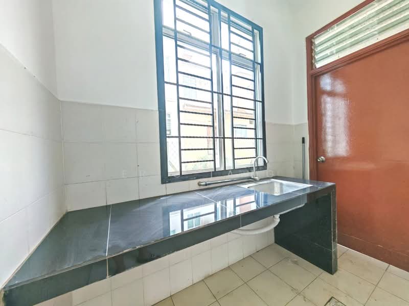 Rumah Teres untuk Disewa di Taman Desa Tebrau (Tebrau) - Eric Tang - Kitchen - PropertyGuru.com.my