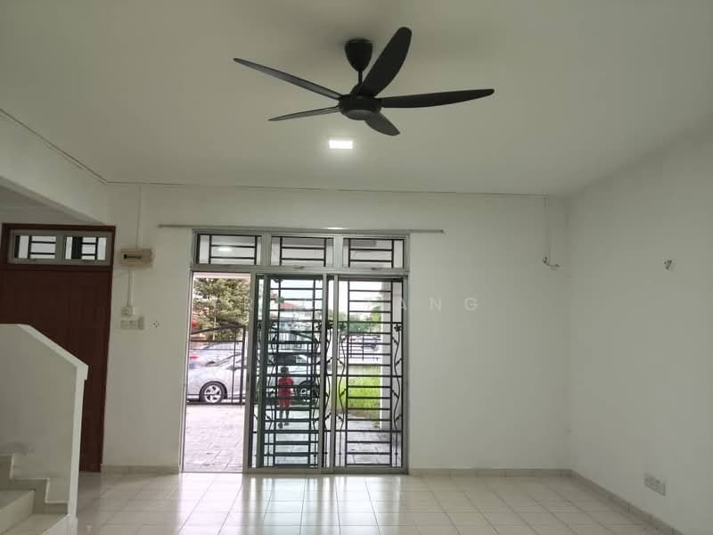 Rumah Teres untuk Disewa di Taman Desa Tebrau (Tebrau) - Eric Tang - Living Room - PropertyGuru.com.my
