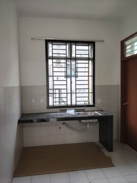 Rumah Teres untuk Disewa di Taman Desa Tebrau (Tebrau) - Eric Tang - Kitchen - PropertyGuru.com.my