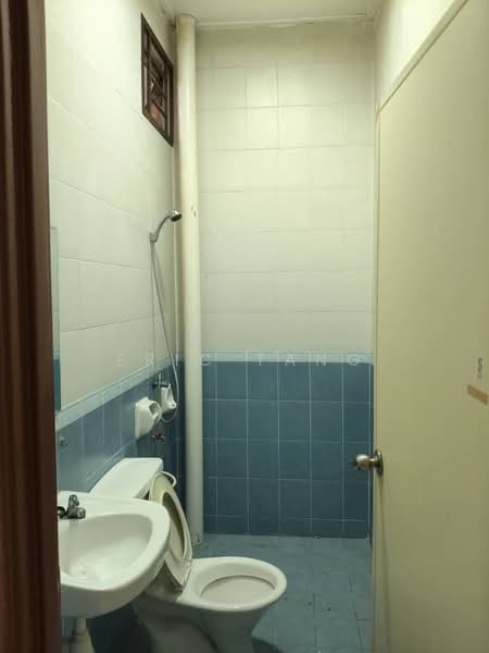 Rumah Teres untuk Disewa di Taman Desa Tebrau (Tebrau) - Eric Tang - Bathroom - PropertyGuru.com.my