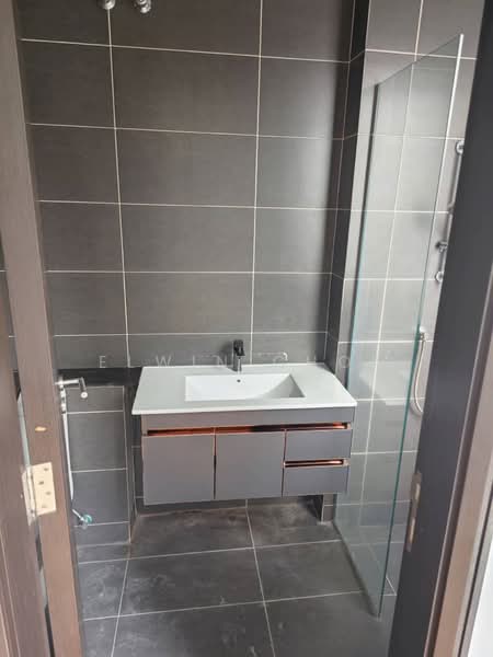 Rumah Teres 3 Tingkat untuk Dijual di Duta Villa (Setia Alam) - Elwin Chok - Bathroom - PropertyGuru.com.my