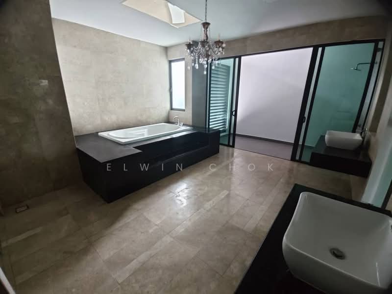 Rumah Teres 3 Tingkat untuk Dijual di Duta Villa (Setia Alam) - Elwin Chok - Bathroom - PropertyGuru.com.my