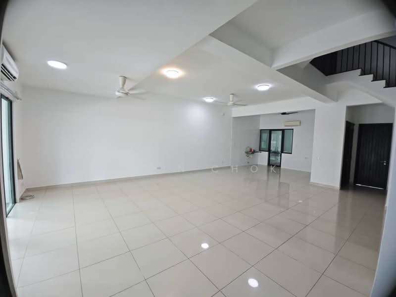 Rumah Teres 3 Tingkat untuk Dijual di Duta Villa (Setia Alam) - Elwin Chok - Living Room - PropertyGuru.com.my