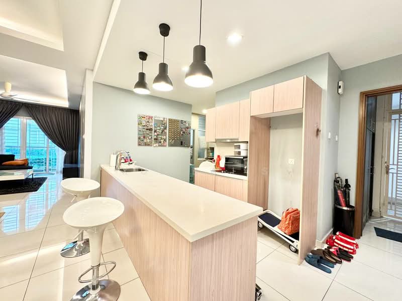 Kondominium untuk Dijual di Sri Putramas III / Royal Regent - Xue Bajis - Kitchen - PropertyGuru.com.my