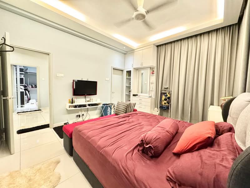 Kondominium untuk Dijual di Sri Putramas III / Royal Regent - Xue Bajis - Master Bedroom - PropertyGuru.com.my
