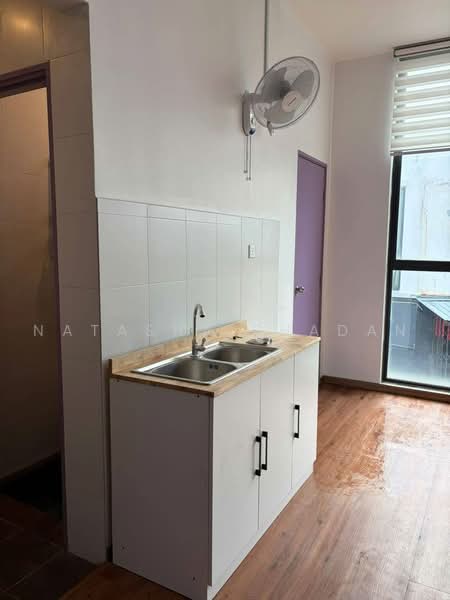 Shop / Office for Rent in Kota Kemuning (Shah Alam) - Natasha Shadan - Kitchen - PropertyGuru.com.my