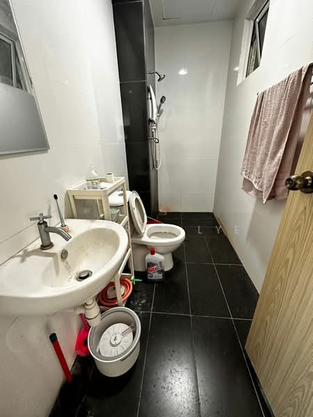 Condominium for Sale at The Clovers - Darren Lye - Bathroom - PropertyGuru.com.my