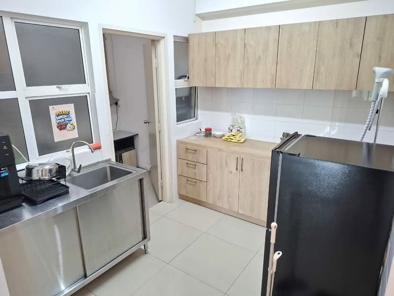 Condominium for Rent at The Zest @ Kinrara 9 - Yi Jun - Kitchen - PropertyGuru.com.my