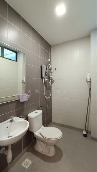 Cluster House for Sale in Taman Sutera Utama (Skudai) - Sam Chai - Bathroom - PropertyGuru.com.my