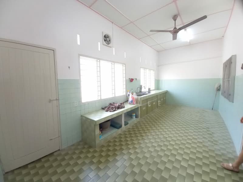 Rumah Teres 1 Tingkat untuk Disewa di Kamunting (Perak) - Beeky Lee - Kitchen - PropertyGuru.com.my