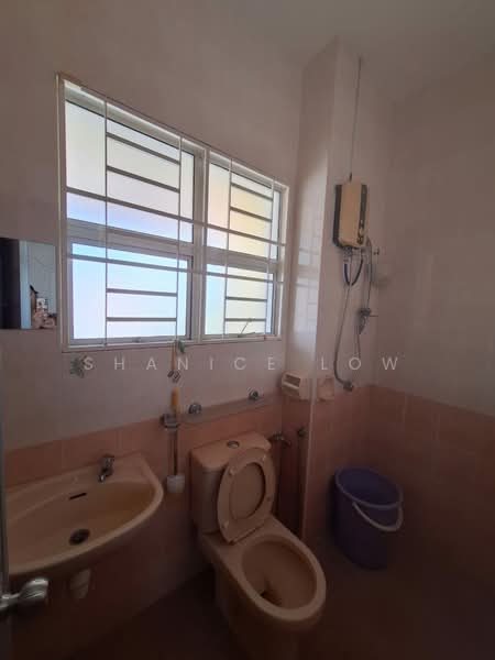 Rumah Teres 2.5 Tingkat untuk Dijual di Taman Puchong Impian (Puchong) - Shanice Low - Bathroom - PropertyGuru.com.my