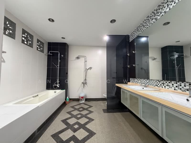 Rumah Teres 3 Tingkat untuk Dijual di Johor Bahru (Johor) - Santorinic Wang - Bathroom - PropertyGuru.com.my