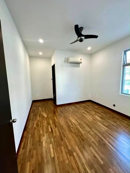 Semi-Detached House for Sale in Taman Molek (Johor Bahru) - Calvin Lee - PropertyGuru.com.my