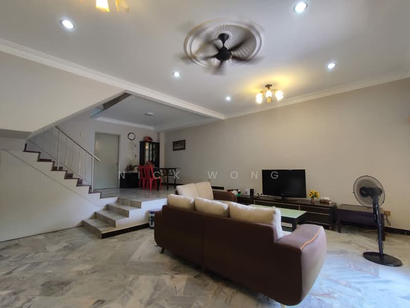 Rumah Teres 2 Tingkat untuk Dijual di Taman Serdang Jaya (Seri Kembangan) - Nick Wong - Living Room - PropertyGuru.com.my