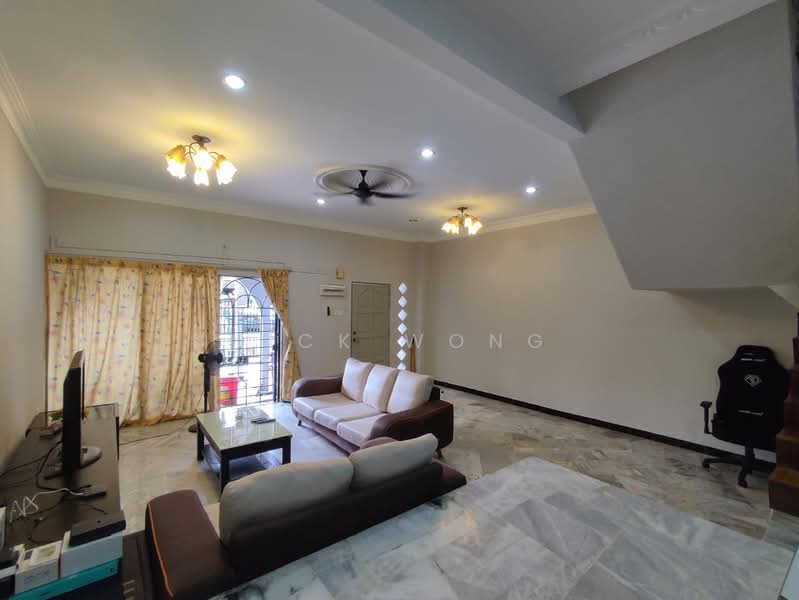 Rumah Teres 2 Tingkat untuk Dijual di Taman Serdang Jaya (Seri Kembangan) - Nick Wong - Living Room - PropertyGuru.com.my