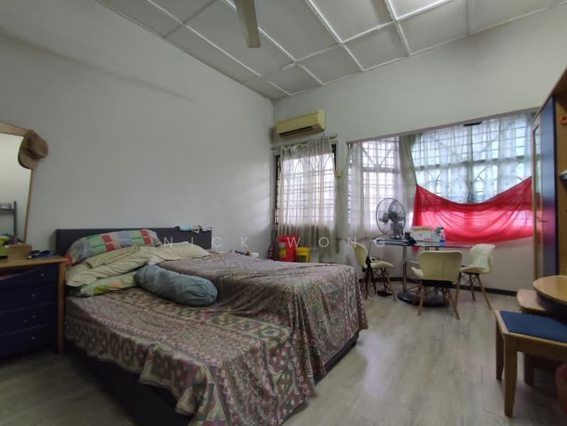 Rumah Teres 2 Tingkat untuk Dijual di Taman Serdang Jaya (Seri Kembangan) - Nick Wong - Bedroom - PropertyGuru.com.my
