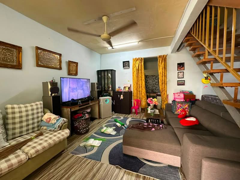 2-storey Terraced House for Sale in Johor Bahru (Johor) - Alan Tee - Living Room - PropertyGuru.com.my