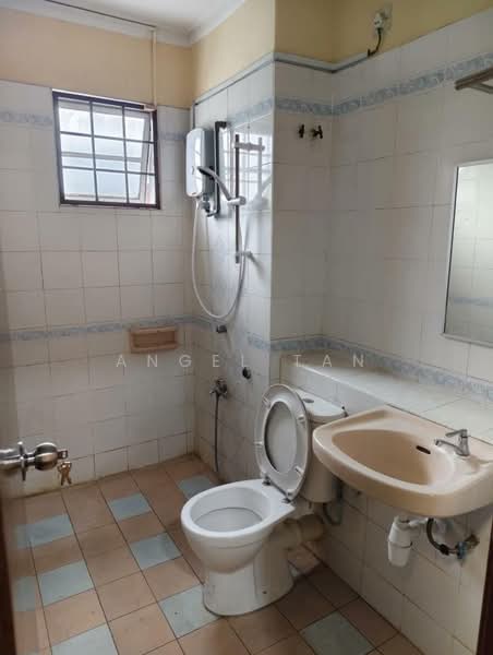 Rumah Teres 2 Tingkat untuk Dijual di Usj 16 (Subang Jaya) - Angel Tan - Bathroom - PropertyGuru.com.my