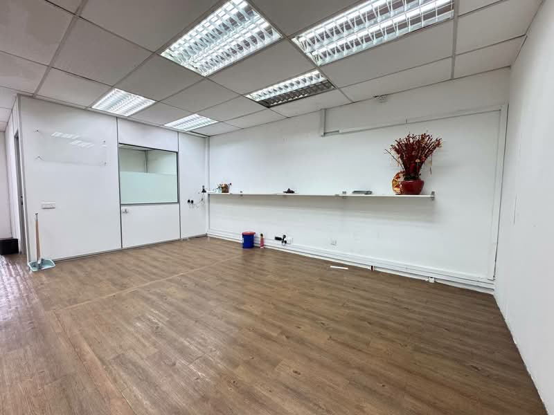Shop / Office for Rent in Taman Molek (Johor Bahru) - Daphne Lee - Interior - PropertyGuru.com.my