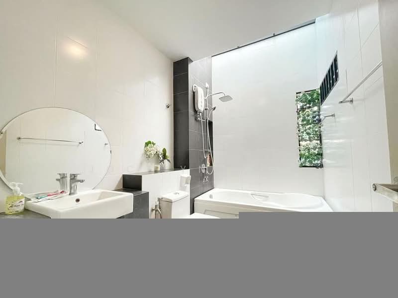 2-storey Terraced House for Sale in Bandar Sri Sendayan (Negeri Sembilan) - Jocelyn Chan - Bathroom - PropertyGuru.com.my